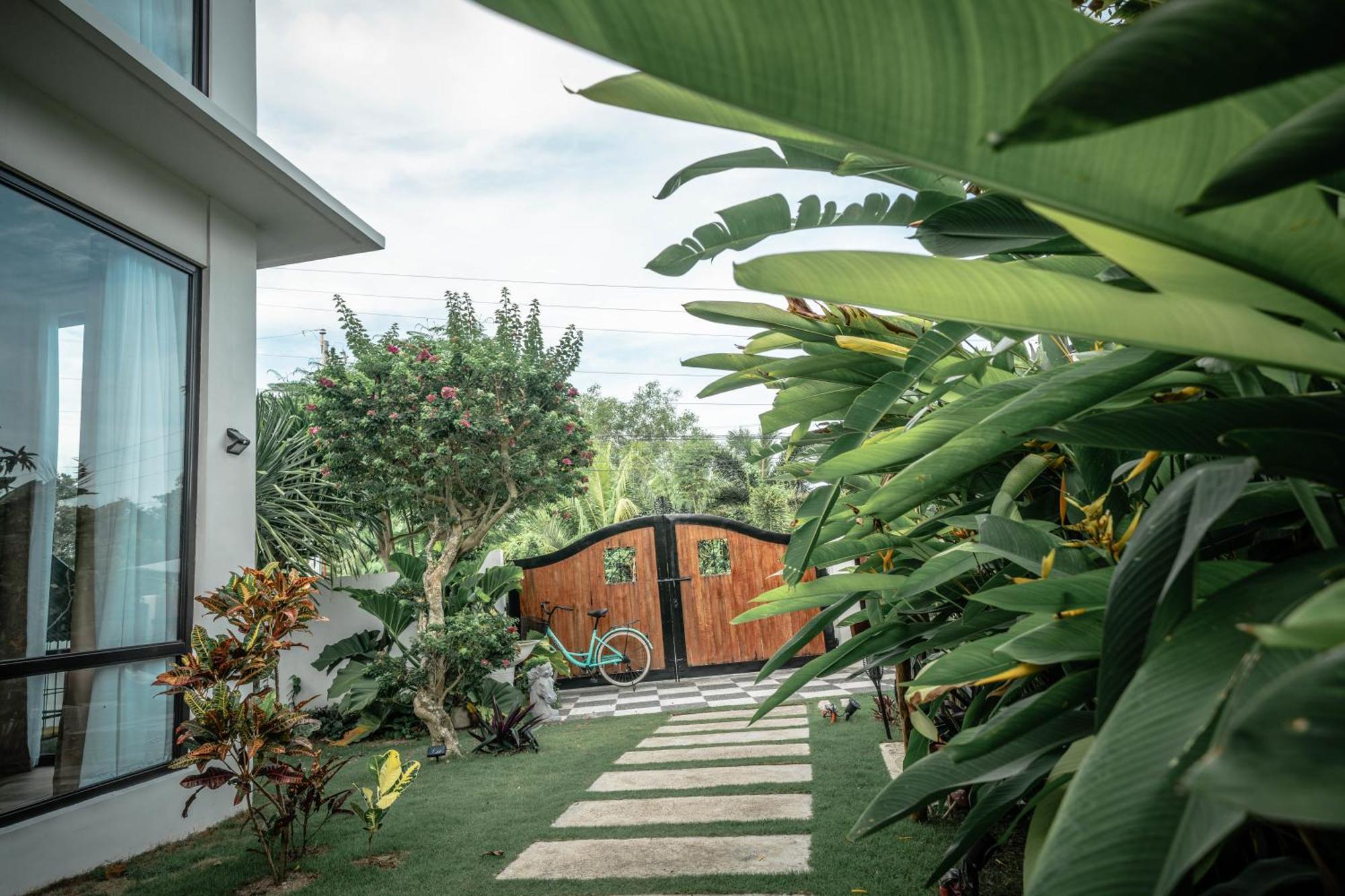 Tana Mysterious Garden Villa Панглао Екстериор снимка